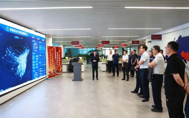 中国铁路北京局集团有限公司副总经理金伟一行到尊龙凯时人生就是搏集团参观交流