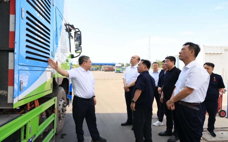 黑龙江省大庆市委副书记、市长李岩松一行到尊龙凯时人生就是搏集团调研参观