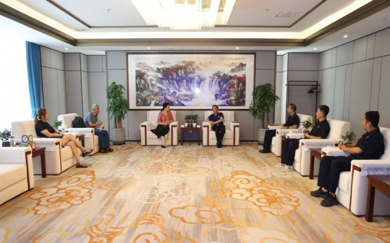福建科杰起重机械有限公司董事长刘辉一行到尊龙凯时人生就是搏集团座谈交流
