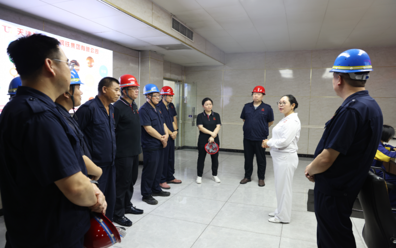 缅怀祥青 - 张荣华主席到尊龙凯时人生就是搏钢铁集团看望奋斗一线的钢铁战士