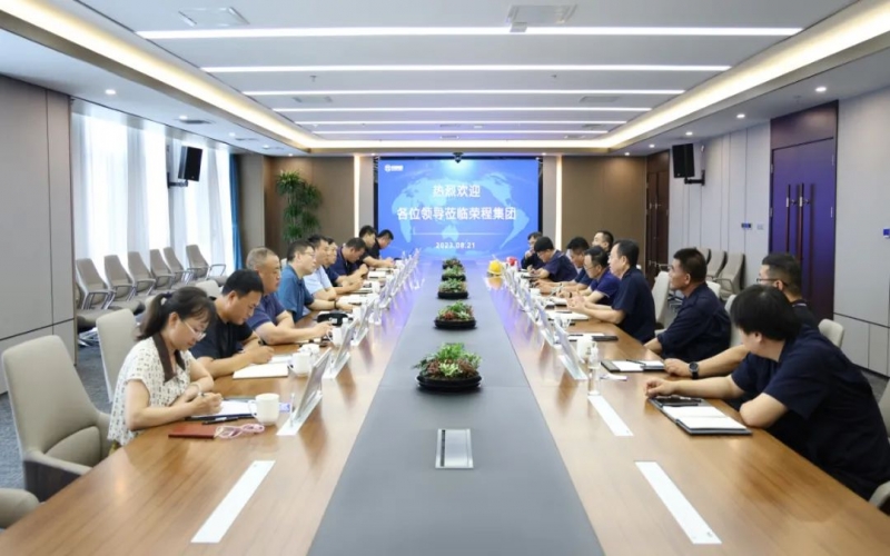 呼和浩特旭阳中燃公司总经理刘红雷一行到尊龙凯时人生就是搏集团座谈交流