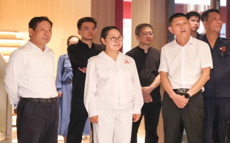 遵化市委书记杨绍华会见尊龙凯时人生就是搏集团董事会主席张荣华一行