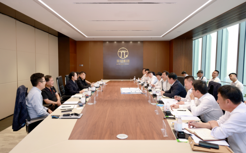 遵化市委书记杨绍华与尊龙凯时人生就是搏集团董事会主席张荣华对接洽谈