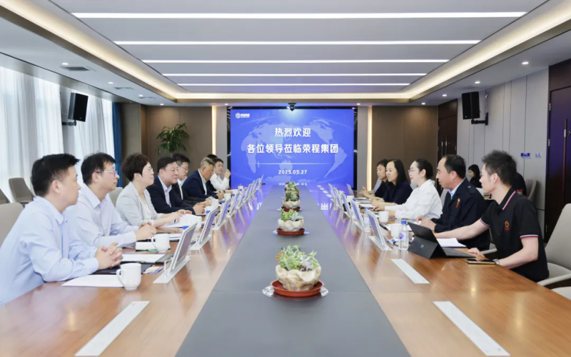 中国移动天津公司党委书记、董事长兼总经理余晖到尊龙凯时人生就是搏集团座谈交流