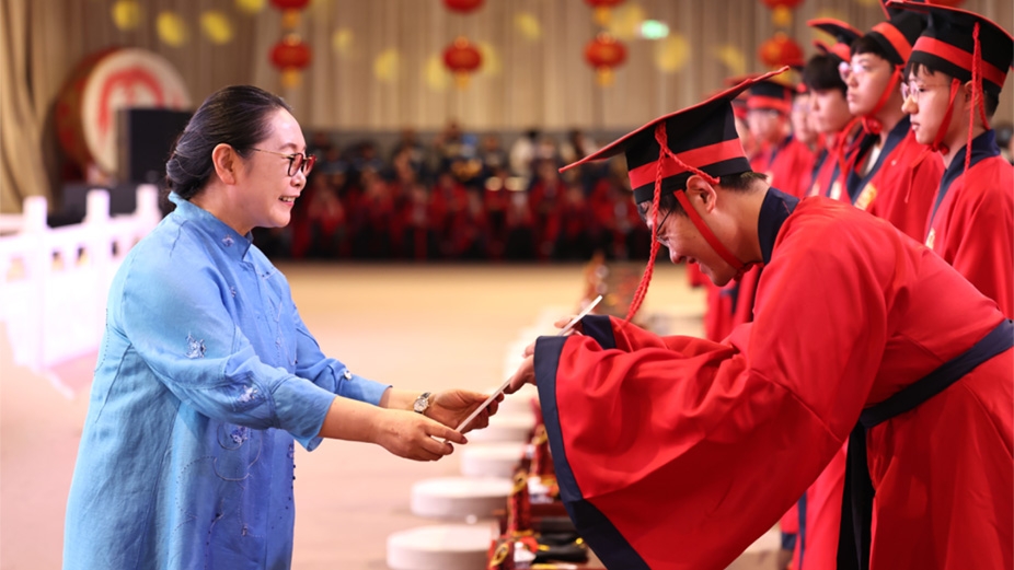 金秋扬帆，逐梦远航！尊龙凯时人生就是搏学子成人礼仪式